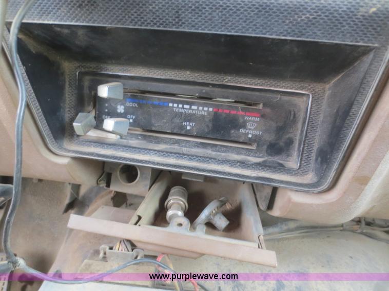 image for item D2229 1987 Ford F700 dump truck