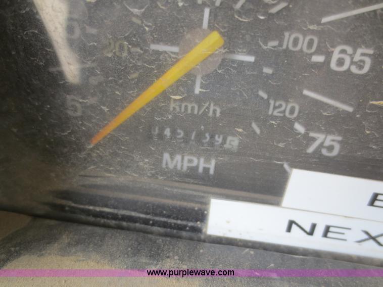 image for item D2229 1987 Ford F700 dump truck