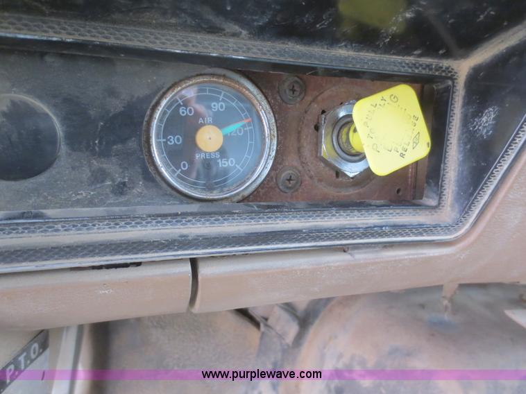 image for item D2229 1987 Ford F700 dump truck