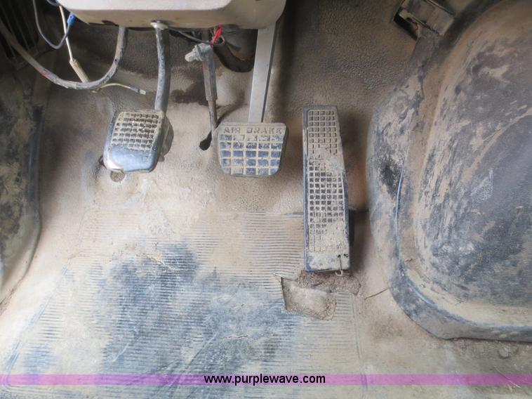 image for item D2229 1987 Ford F700 dump truck