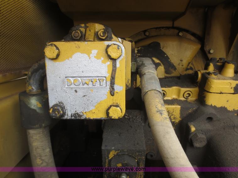 image for item D2230 1991 Caterpillar 225D-LC excavator