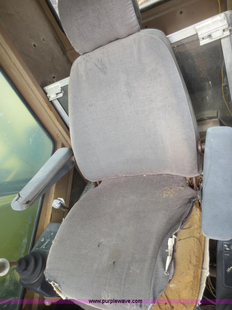 image for item D2230 1991 Caterpillar 225D-LC excavator