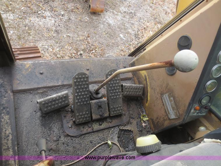 image for item D2230 1991 Caterpillar 225D-LC excavator