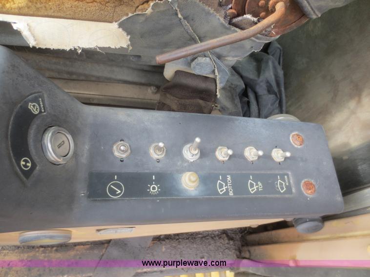 image for item D2230 1991 Caterpillar 225D-LC excavator