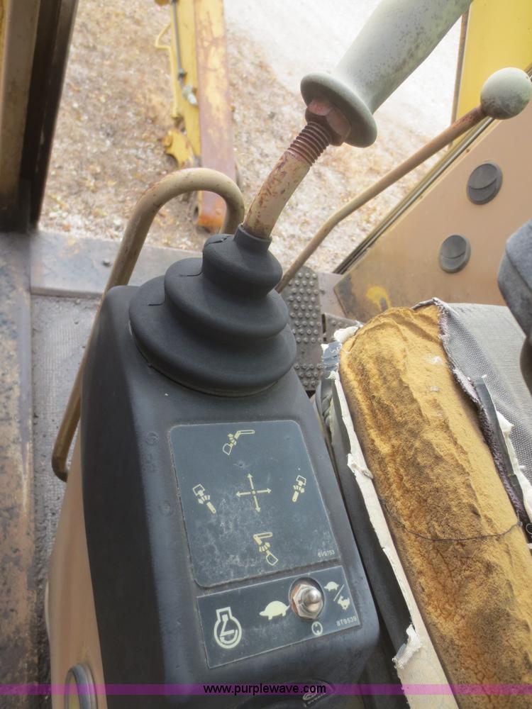 image for item D2230 1991 Caterpillar 225D-LC excavator