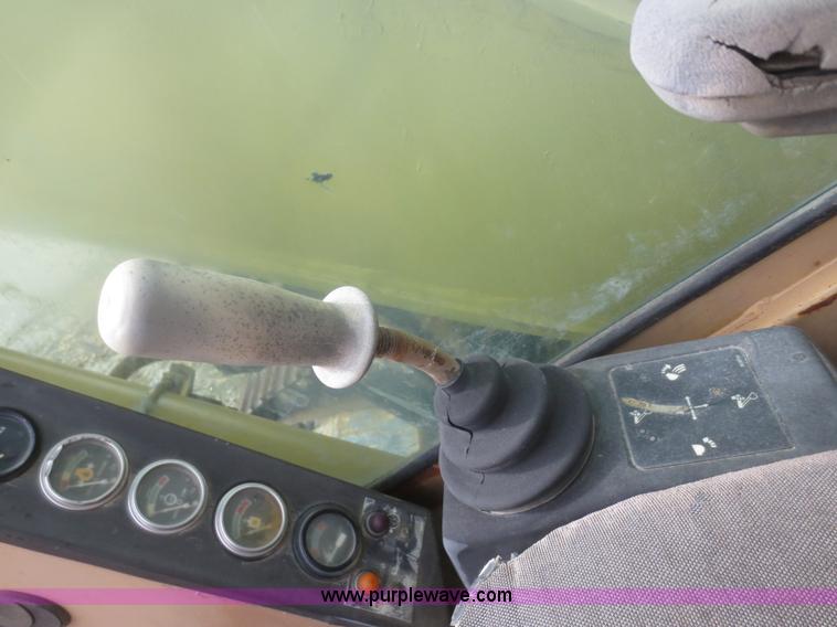 image for item D2230 1991 Caterpillar 225D-LC excavator