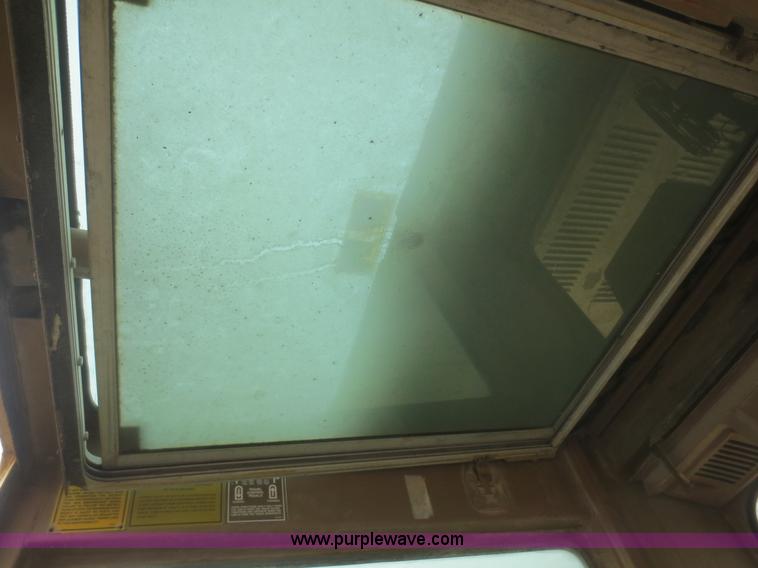 image for item D2230 1991 Caterpillar 225D-LC excavator