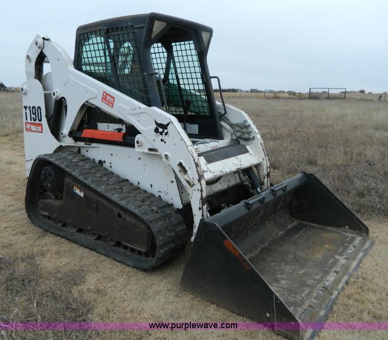 image for item D6108 2007 Bobcat T190 skid steer