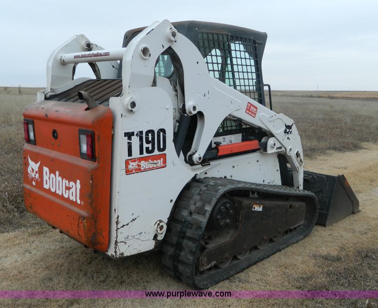 image for item D6108 2007 Bobcat T190 skid steer