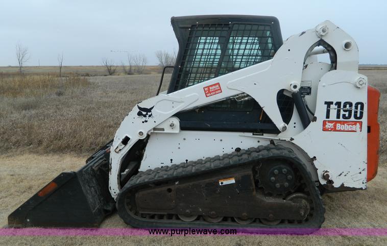image for item D6108 2007 Bobcat T190 skid steer
