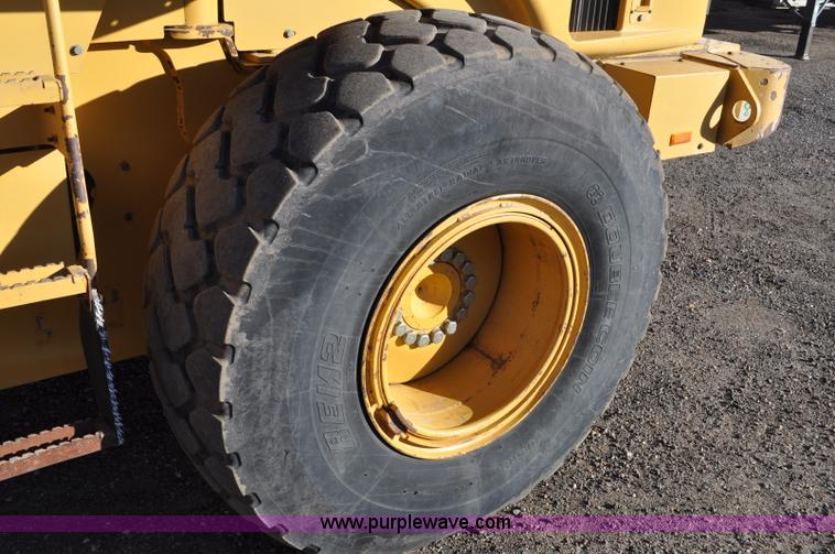 image for item F2107 2006 Caterpillar 930G integrated tool carrier