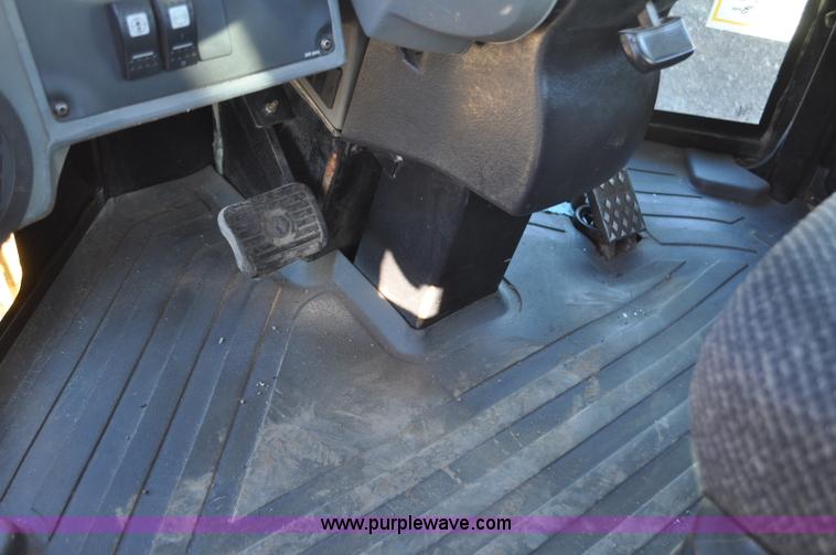 image for item F2107 2006 Caterpillar 930G integrated tool carrier