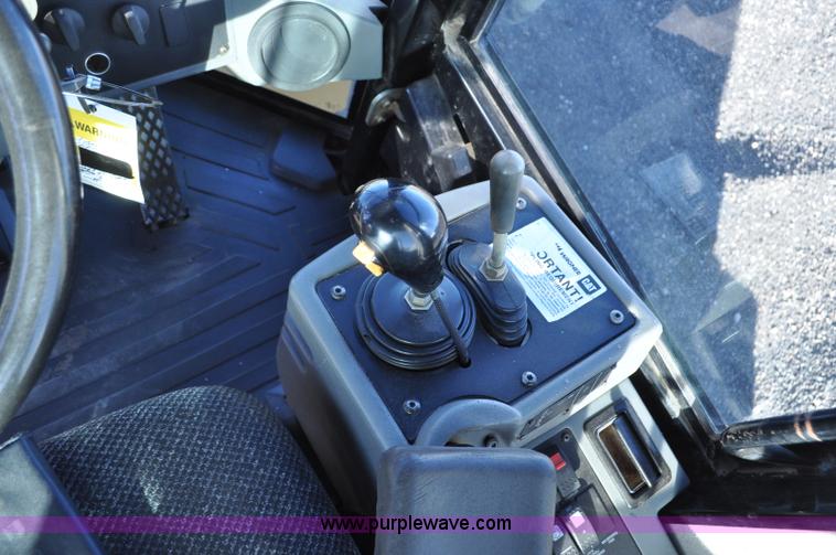 image for item F2107 2006 Caterpillar 930G integrated tool carrier