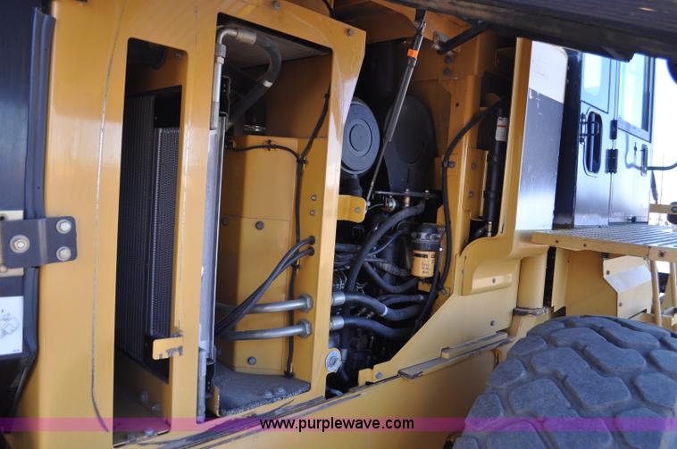 image for item F2107 2006 Caterpillar 930G integrated tool carrier