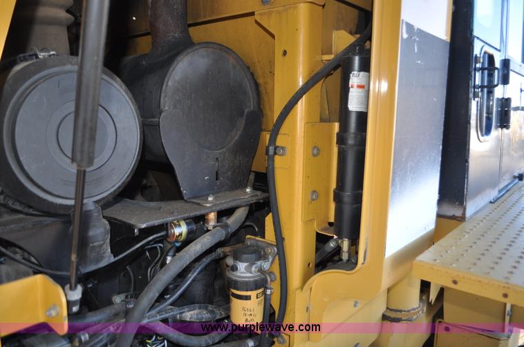 image for item F2107 2006 Caterpillar 930G integrated tool carrier