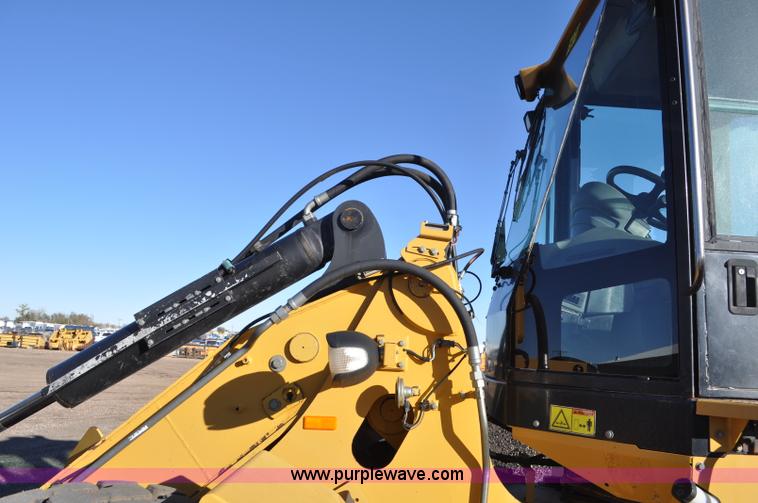 image for item F2107 2006 Caterpillar 930G integrated tool carrier