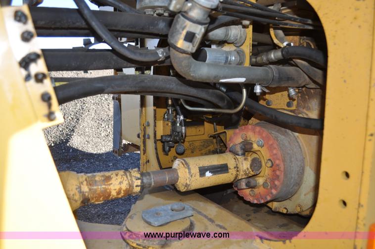 image for item F2107 2006 Caterpillar 930G integrated tool carrier