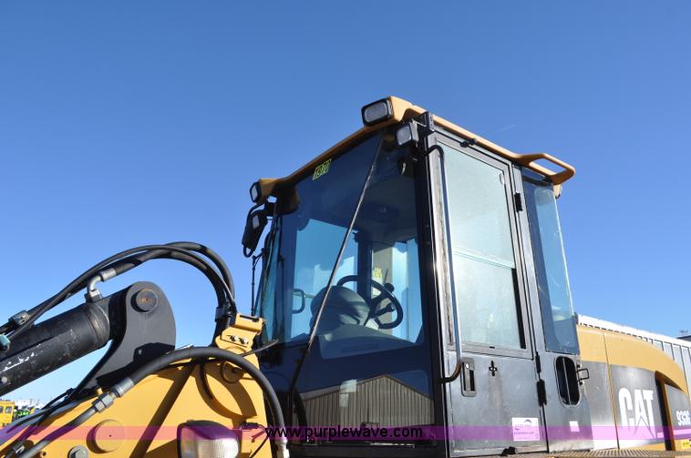 image for item F2107 2006 Caterpillar 930G integrated tool carrier