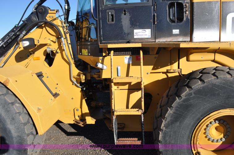 image for item F2107 2006 Caterpillar 930G integrated tool carrier