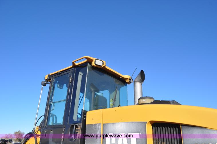 image for item F2107 2006 Caterpillar 930G integrated tool carrier