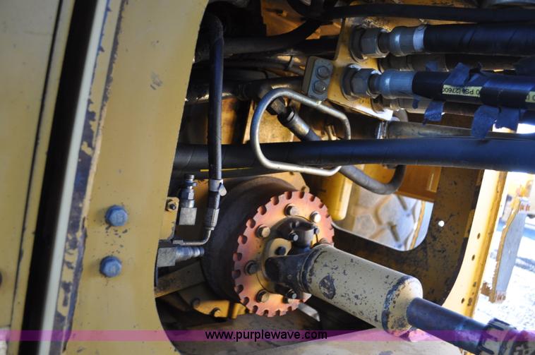 image for item F2107 2006 Caterpillar 930G integrated tool carrier