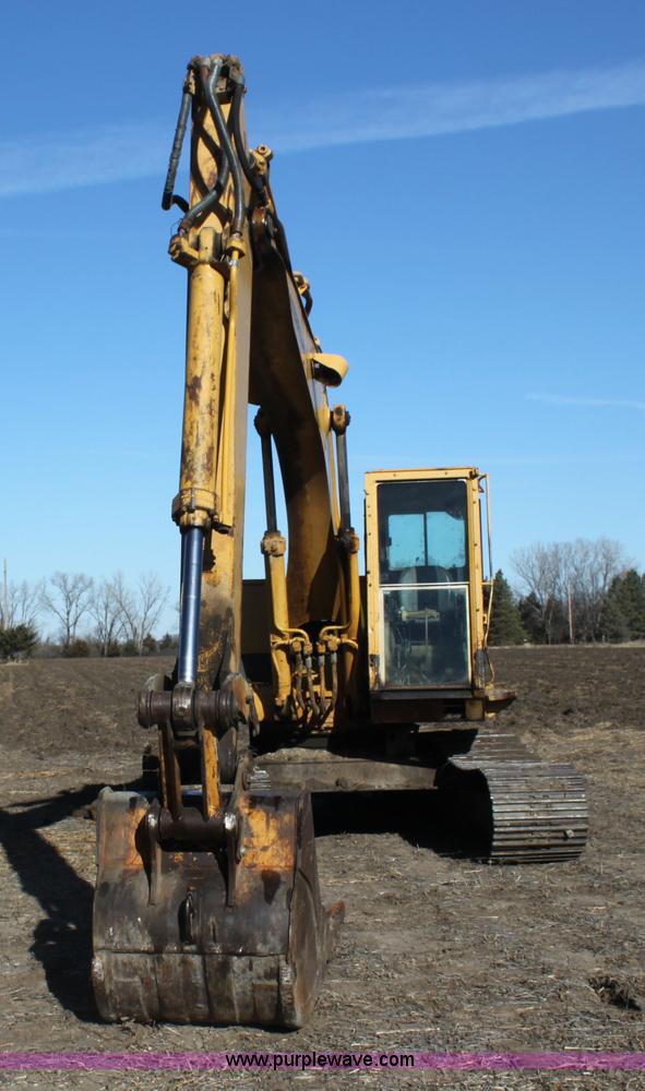 image for item F3390 1984 Caterpillar 225 LC excavator