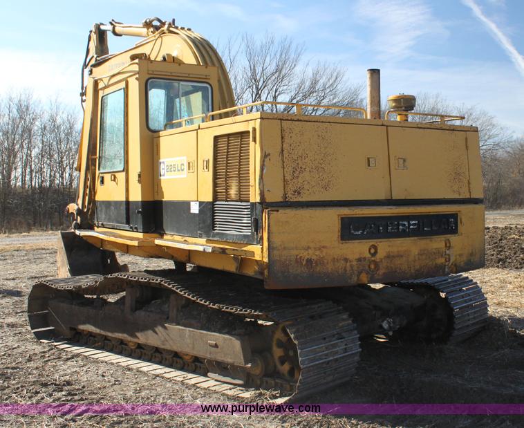 image for item F3390 1984 Caterpillar 225 LC excavator