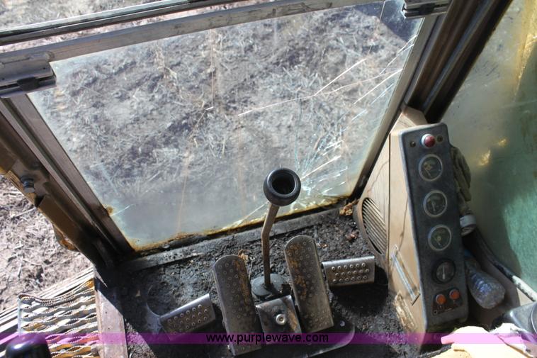 image for item F3390 1984 Caterpillar 225 LC excavator