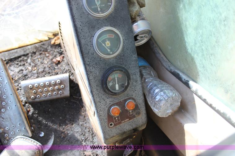 image for item F3390 1984 Caterpillar 225 LC excavator