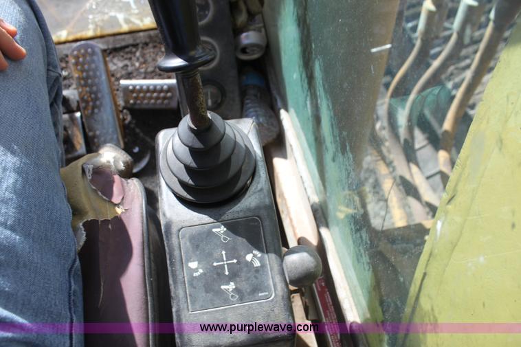 image for item F3390 1984 Caterpillar 225 LC excavator