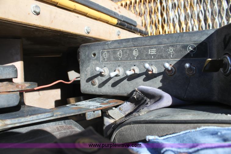 image for item F3390 1984 Caterpillar 225 LC excavator