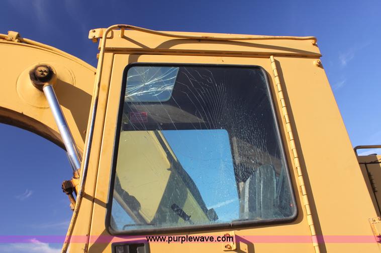 image for item F3390 1984 Caterpillar 225 LC excavator