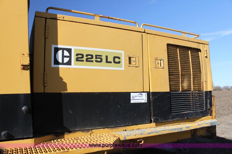 image for item F3390 1984 Caterpillar 225 LC excavator