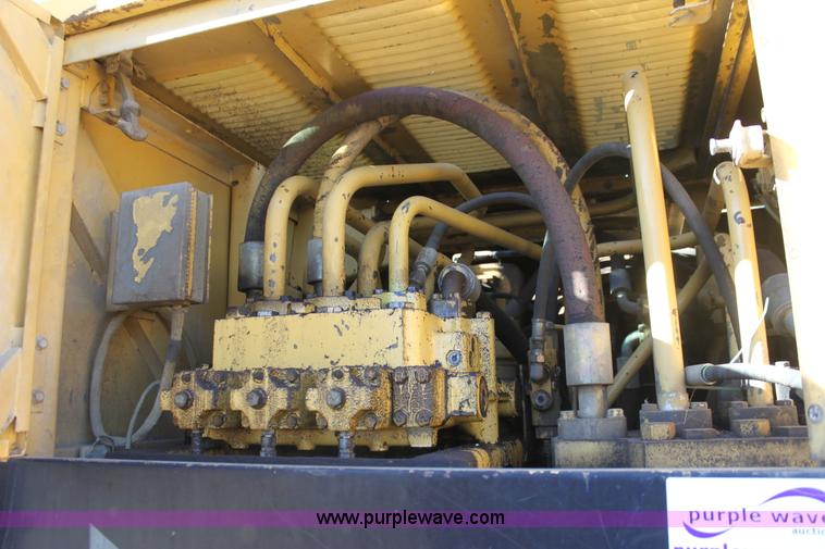 image for item F3390 1984 Caterpillar 225 LC excavator