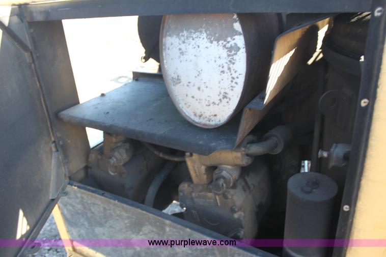 image for item F3390 1984 Caterpillar 225 LC excavator