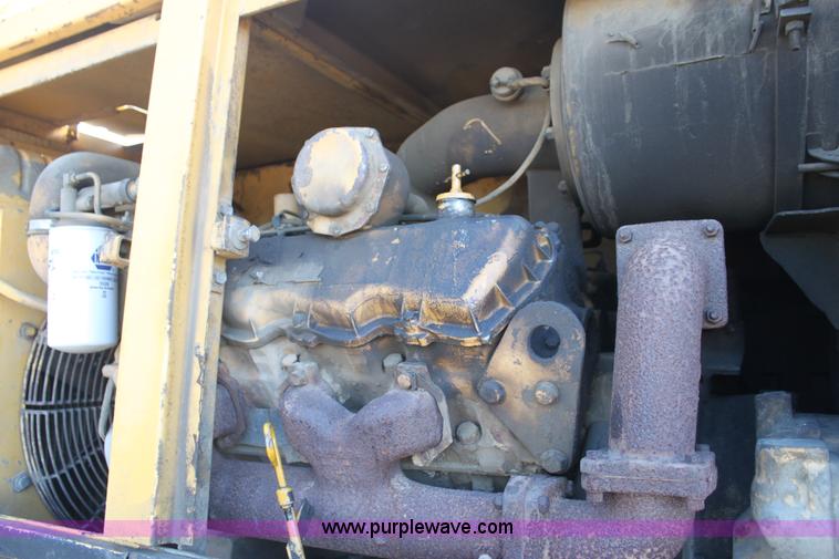 image for item F3390 1984 Caterpillar 225 LC excavator