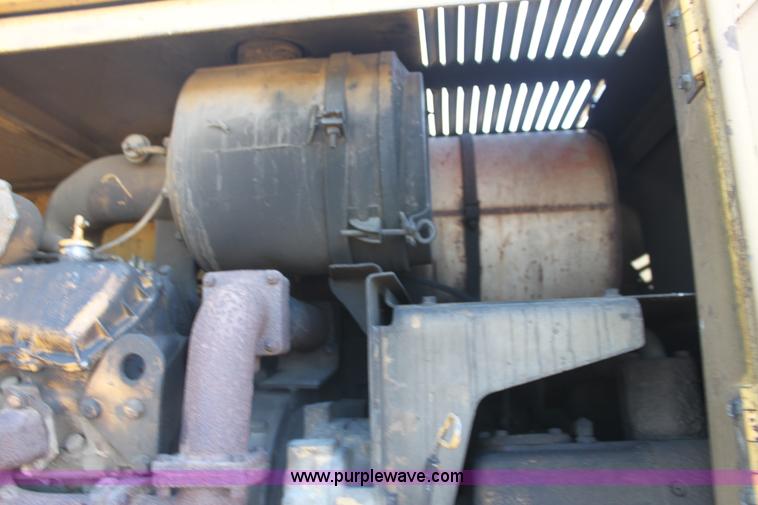 image for item F3390 1984 Caterpillar 225 LC excavator