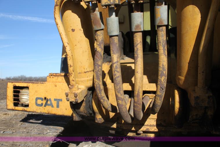 image for item F3390 1984 Caterpillar 225 LC excavator