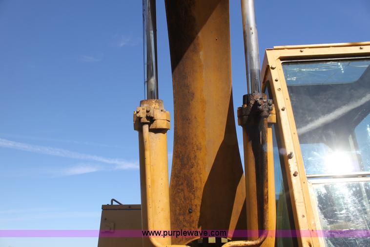 image for item F3390 1984 Caterpillar 225 LC excavator