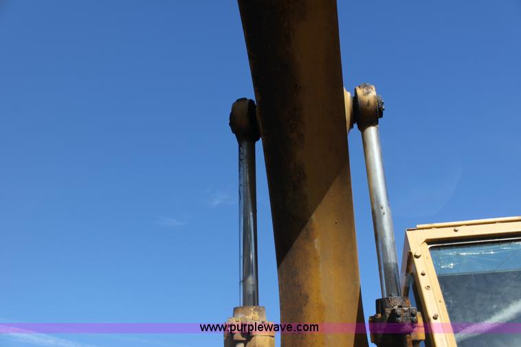 image for item F3390 1984 Caterpillar 225 LC excavator