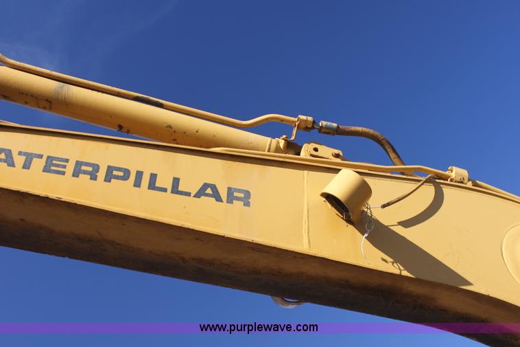 image for item F3390 1984 Caterpillar 225 LC excavator