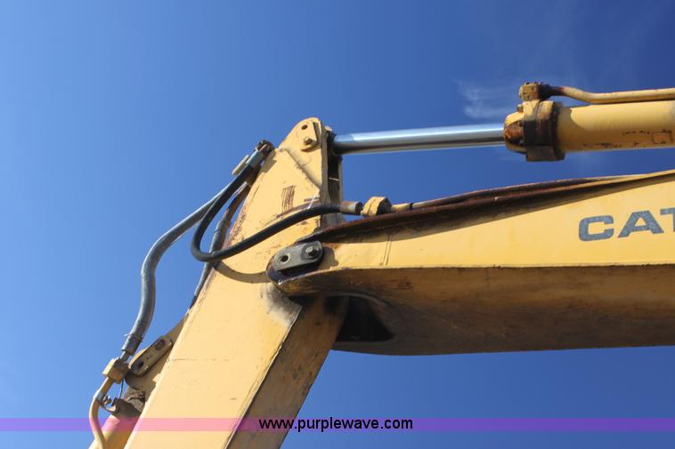 image for item F3390 1984 Caterpillar 225 LC excavator