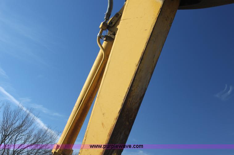 image for item F3390 1984 Caterpillar 225 LC excavator