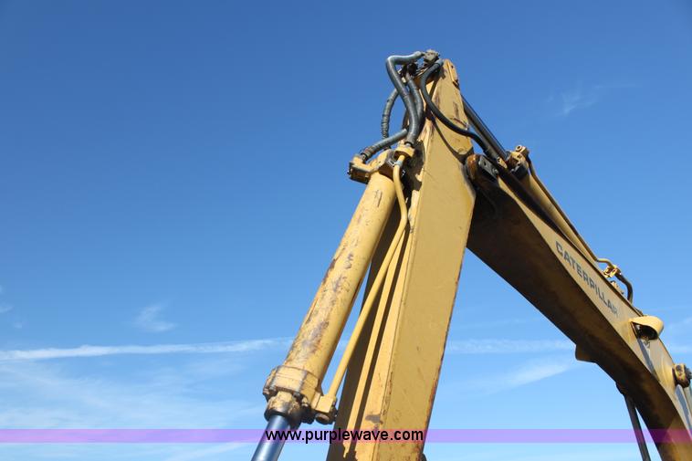 image for item F3390 1984 Caterpillar 225 LC excavator