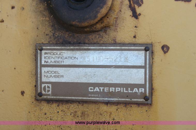 image for item F3390 1984 Caterpillar 225 LC excavator