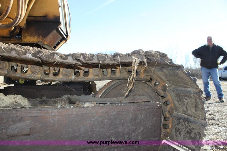 image for item F3390 1984 Caterpillar 225 LC excavator