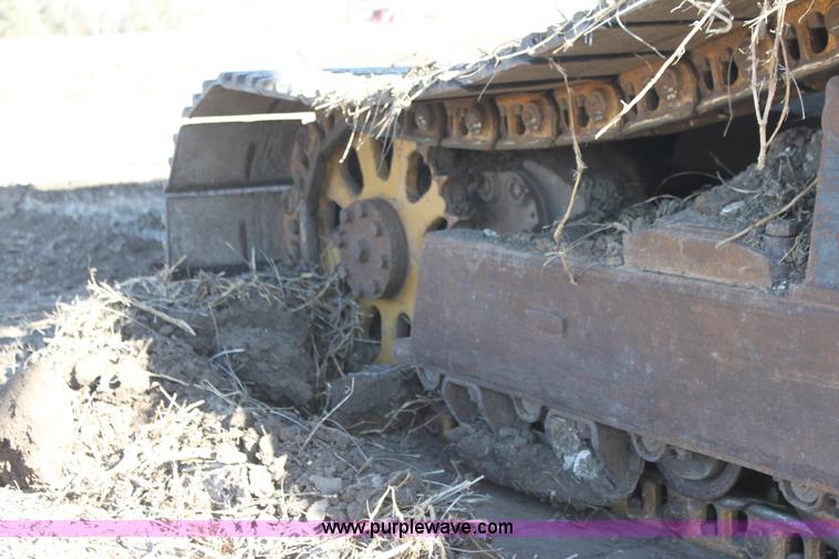 image for item F3390 1984 Caterpillar 225 LC excavator