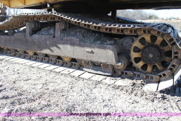 image for item F3390 1984 Caterpillar 225 LC excavator