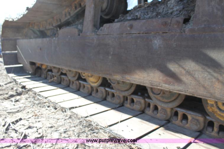 image for item F3390 1984 Caterpillar 225 LC excavator