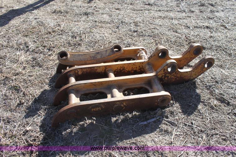 image for item F3390 1984 Caterpillar 225 LC excavator